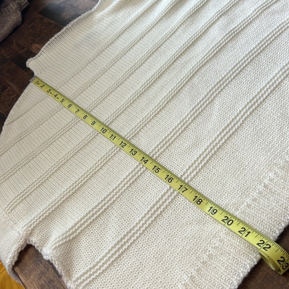 JESSICA SIMPSON Ivory Chunky Knit Funnel Neck Bell Sleeve Sweater Size Large - Picture 14 of 15